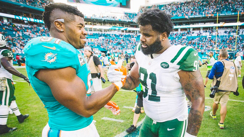 Miami Dolphins defensive end Cameron Wake and New York Jets defensive end Sheldon Richardson shake hands. (Photo: New York Jets)